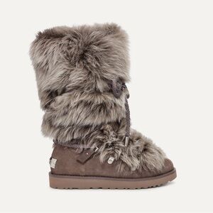 UGG’s Classic Posh Short Fur size 8